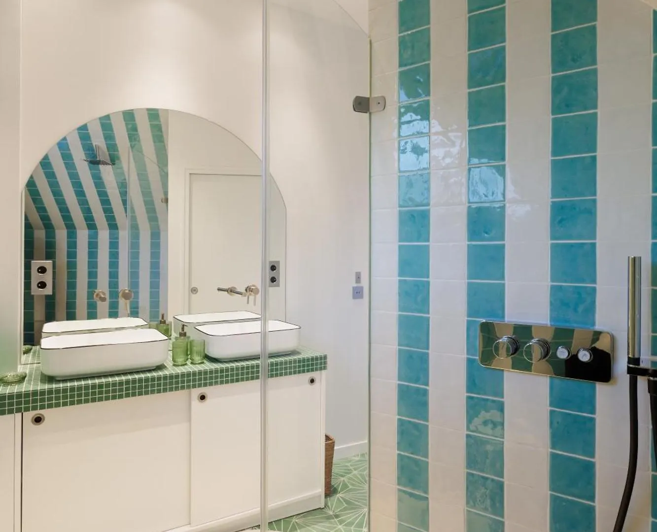 New : Atelier Artiste Montmartre Apartment Paris 0*,  France